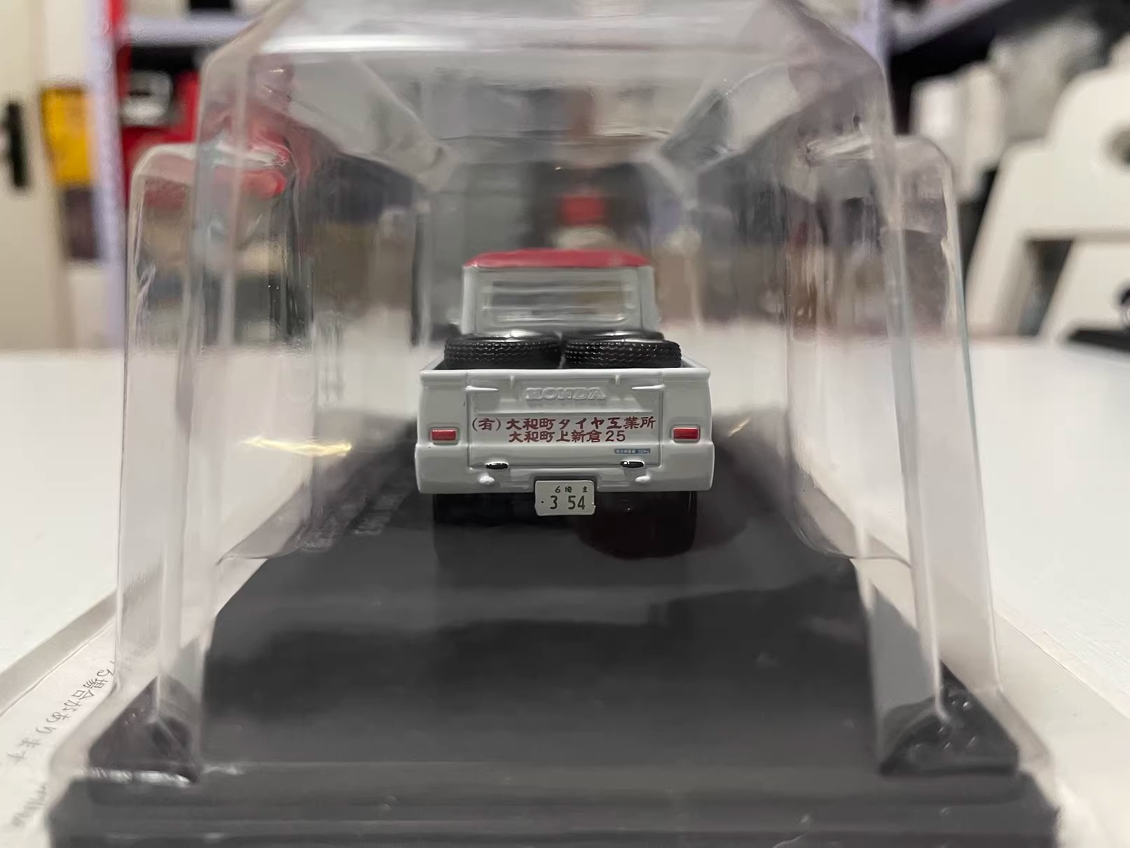 Spark 1:43 Model Diecast Toko  - Vintage Collectible Shop ulasan dan harga