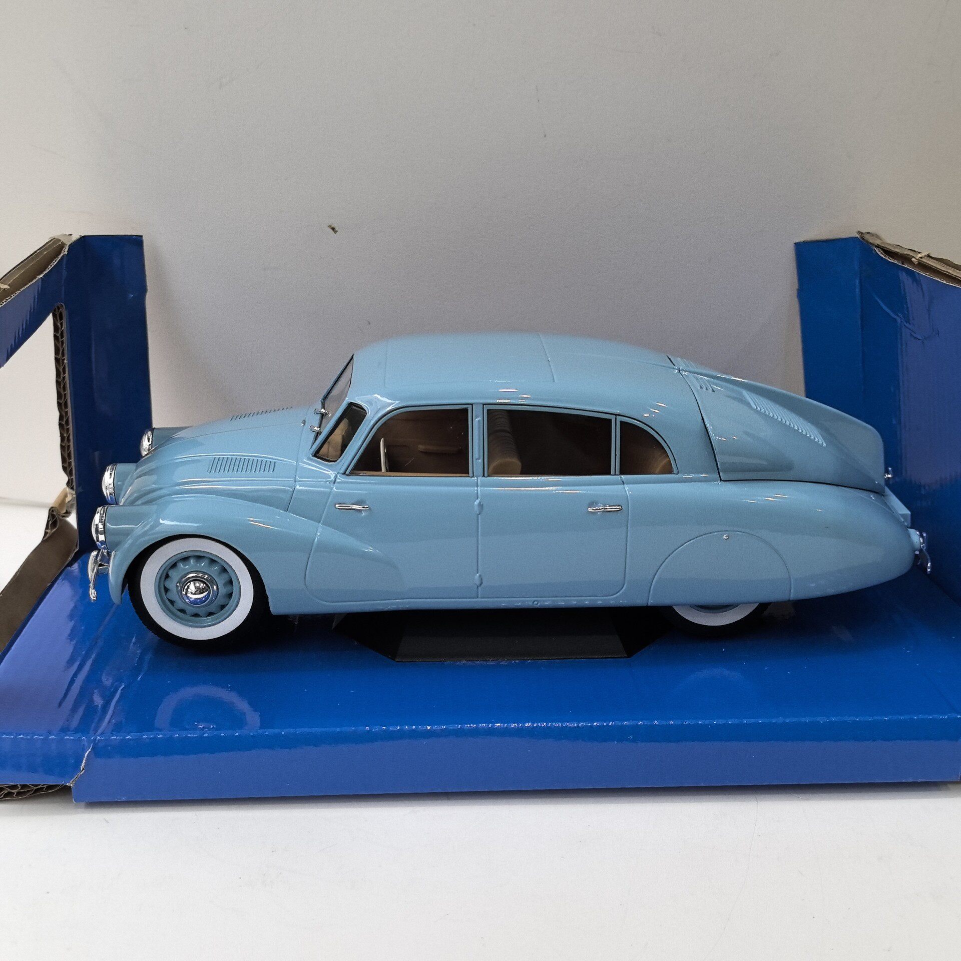 Mobil Diecast MCG Skala 1/18 T - Vintage Collectibles ulasan dan harga